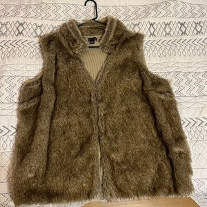 XL ladies faux fur vest
